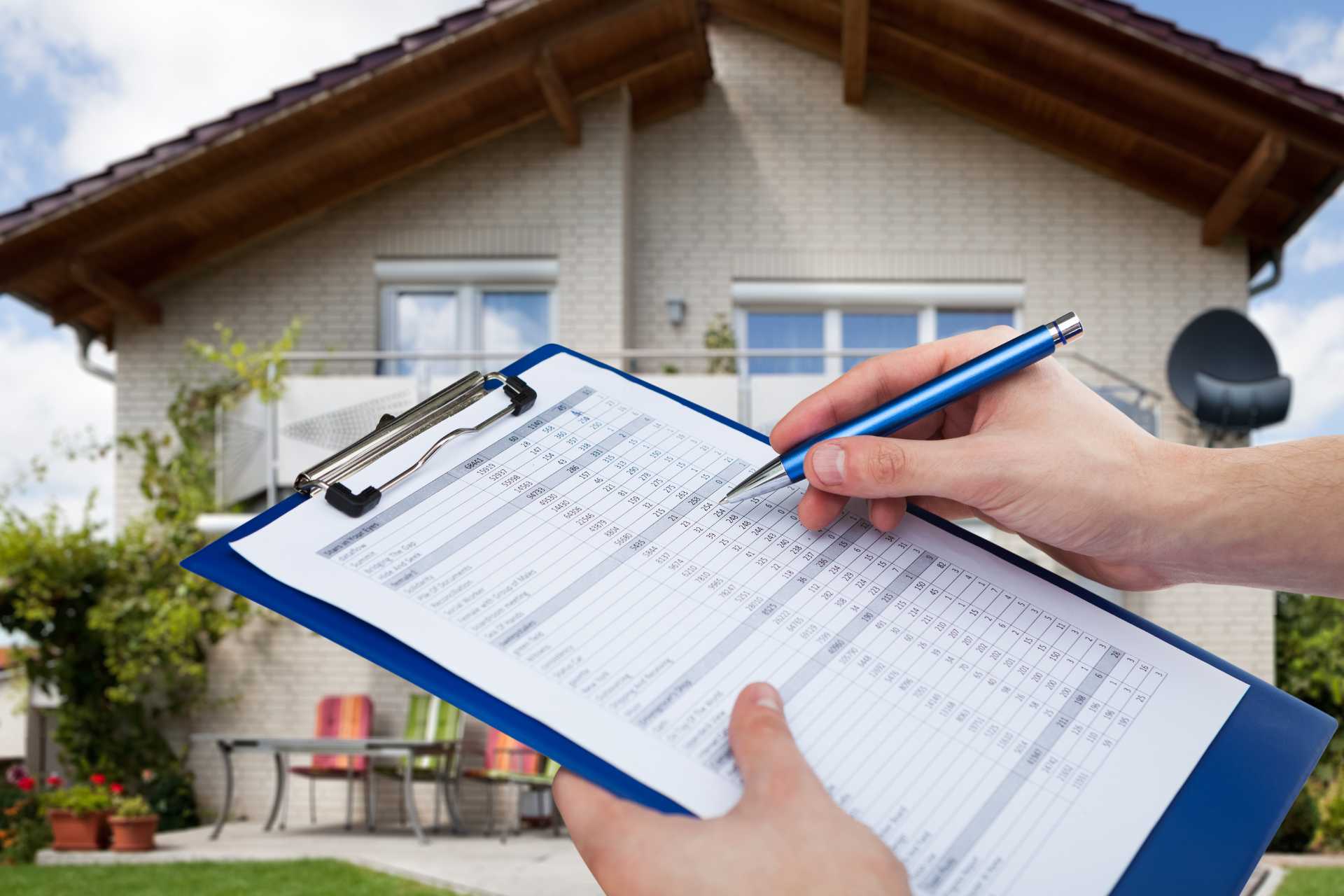 April Audit: A 10-Point Spring Siding Inspection Checklist for Canadians - Custom Aluminum