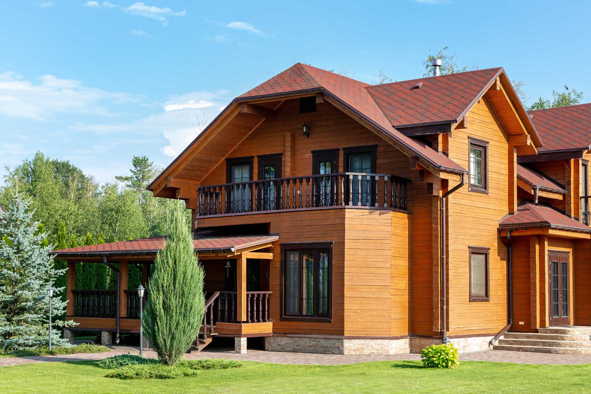 Investing in Natural Wood Siding: Pros, Cons, and Long-Term Value Maintenance - Custom Aluminum